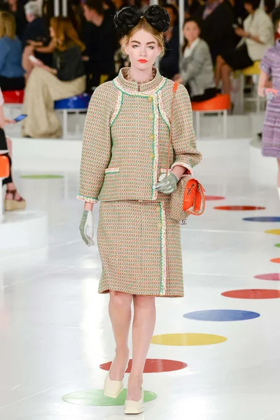 Look 15